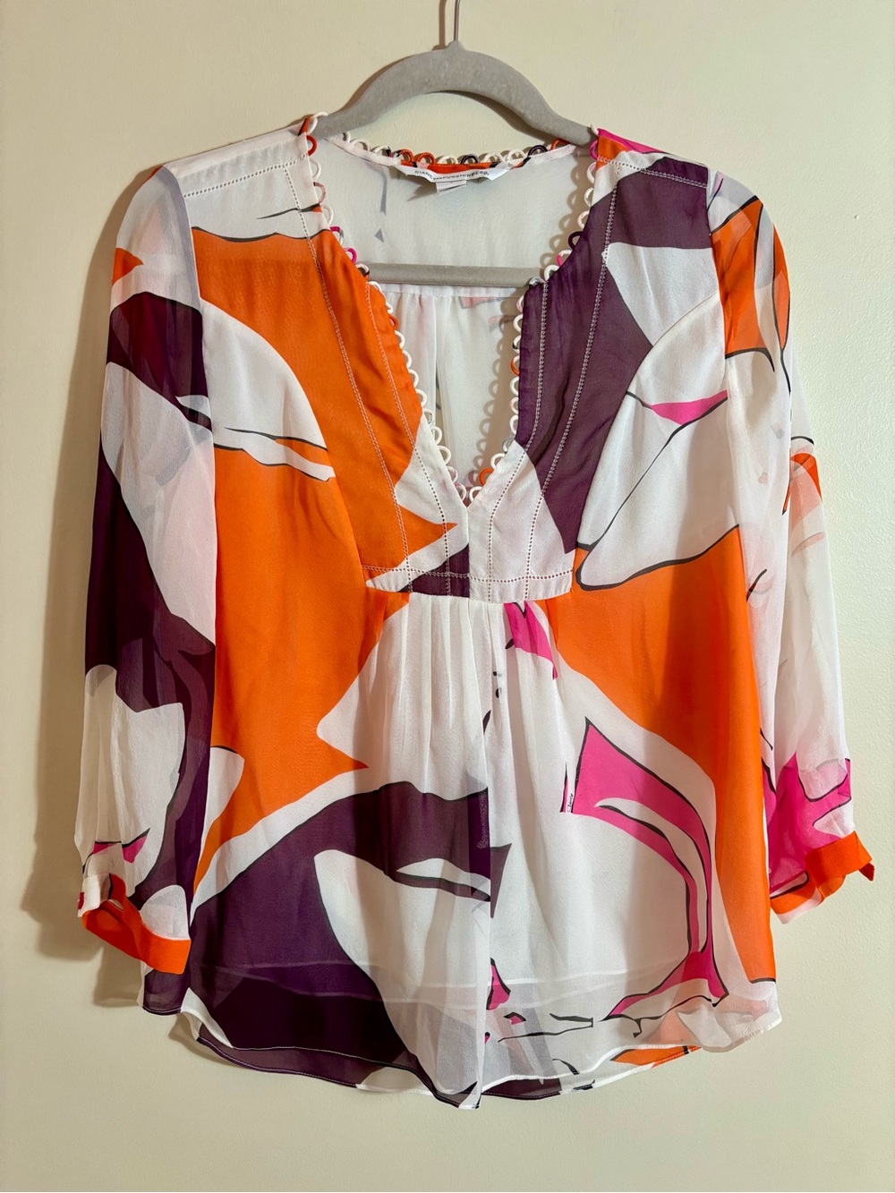Diane von Furstenberg DVF Silk Abstract Print V-Neck Blouse Top Women's size 4